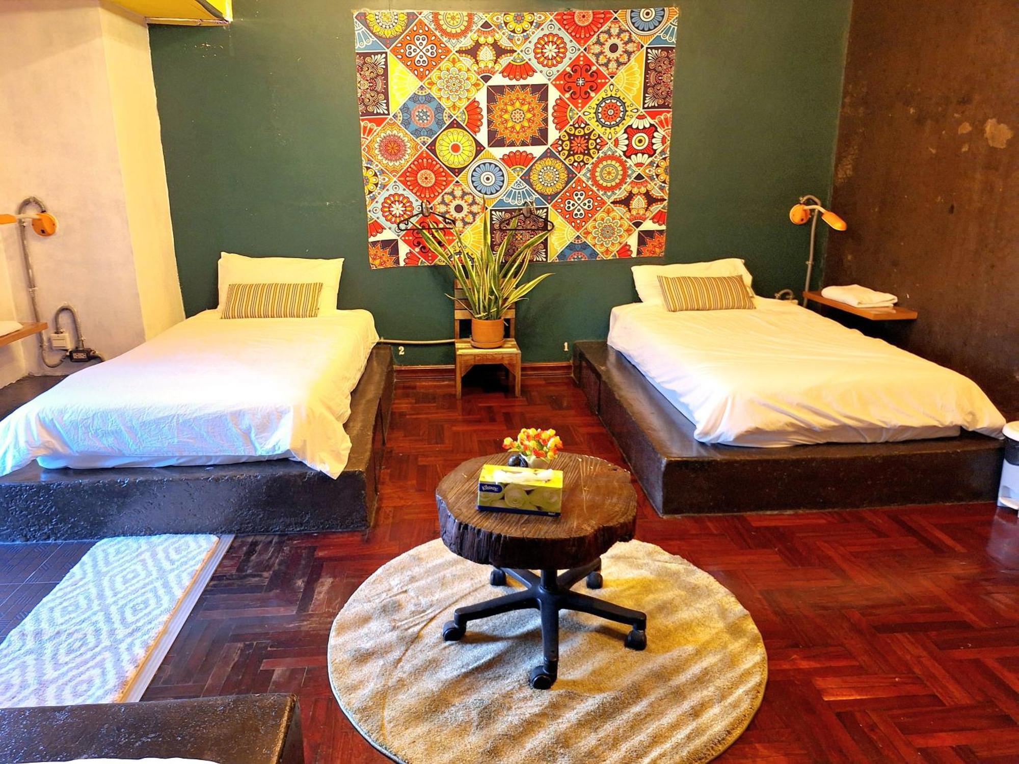 Ddm House Vandrarhem Bangkok Exteriör bild