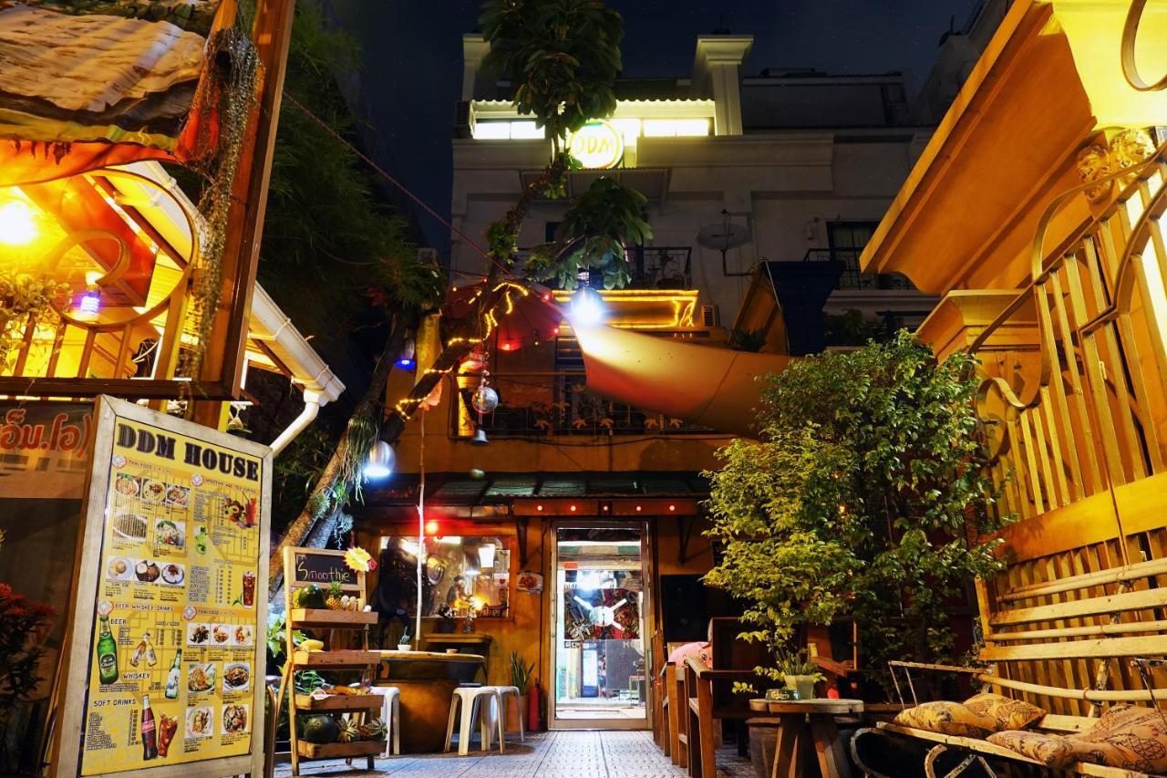 Ddm House Vandrarhem Bangkok Exteriör bild